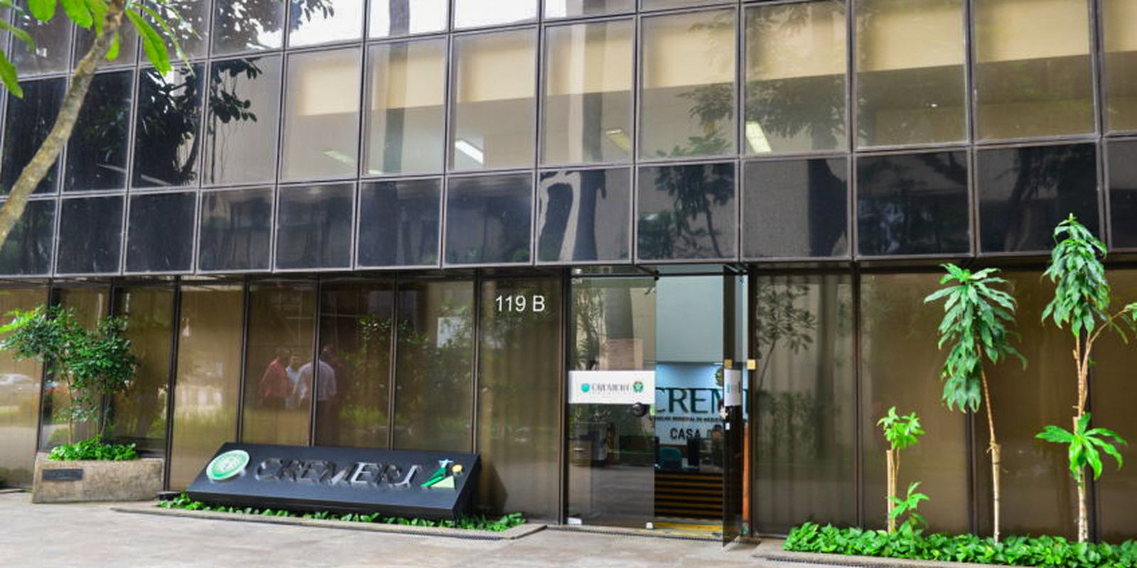 Restos mortais de fetos são encontrados sem acondicionamento adequado no