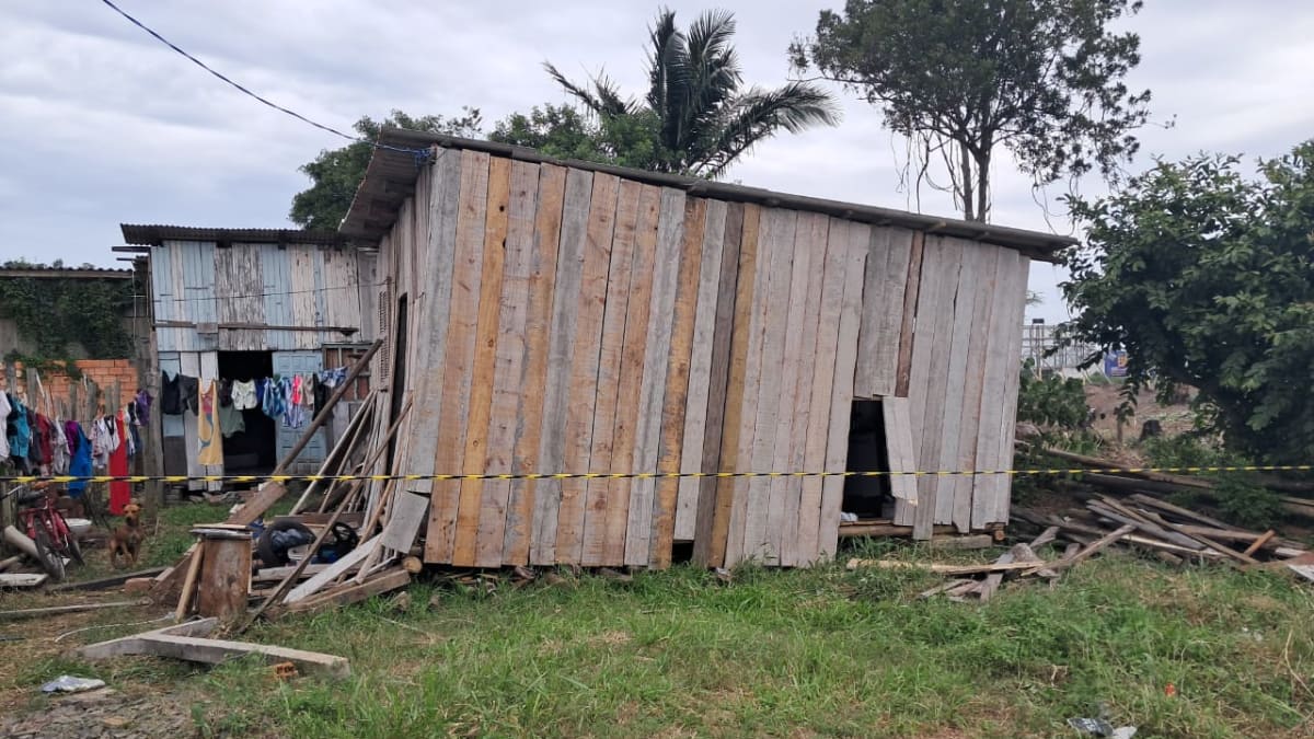 Desabamento parcial de residência deixa mulher ferida em Araranguá
