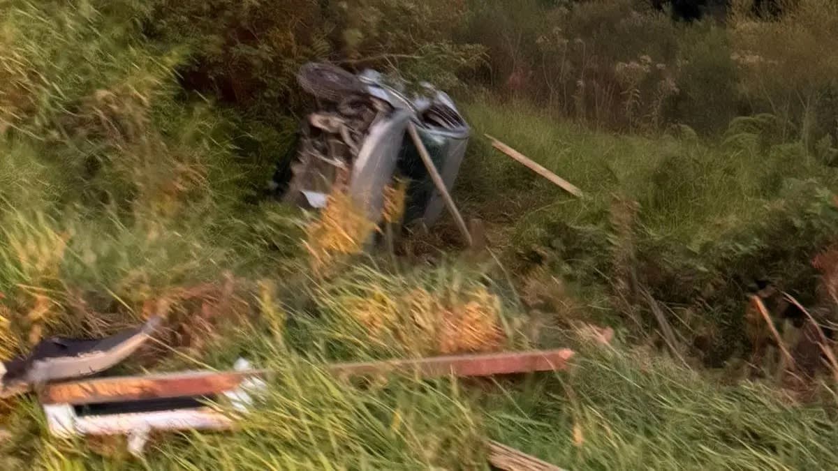 Motorista bêbado é preso após capotar veículo na SC-110 em Lontras