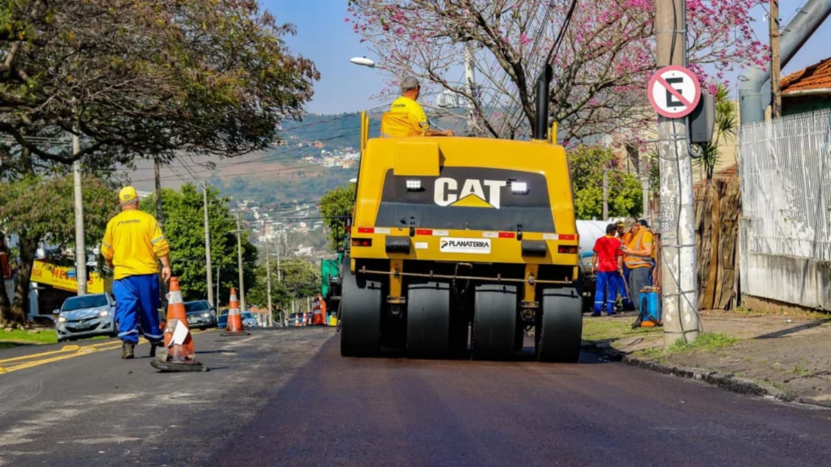 Manutenção na ponte da rua Múcio Teixeira afeta trânsito no Praia de Belas