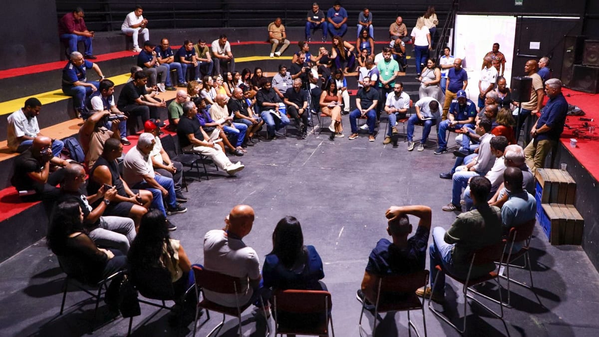 Prefeito do Rio acompanha etapa do PAC Periferia Viva no Complexo da Maré