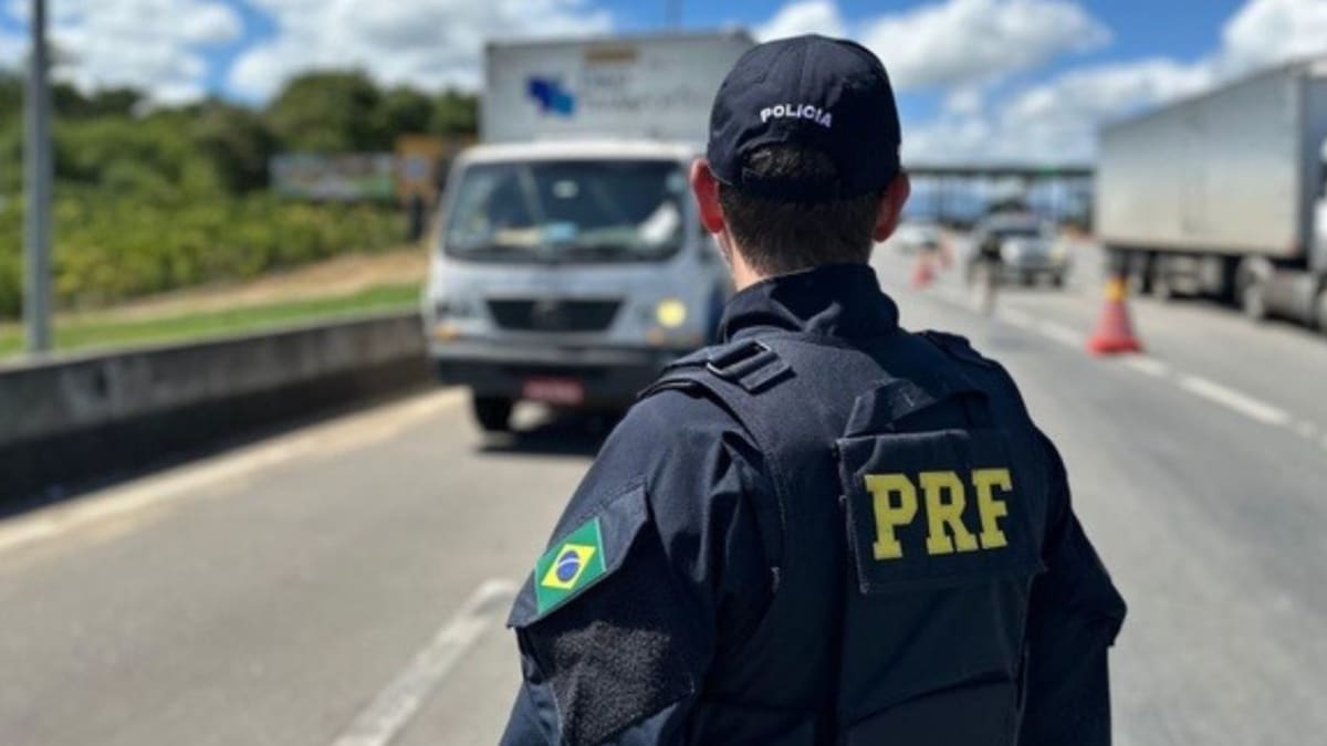 PRF flagra 635 motoristas em excesso de velocidade durante feriado de Tiradentes no ES