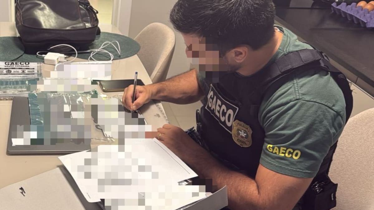 Advogado é alvo de investigação por facilitar entrada de smartwatches em presídio em SC