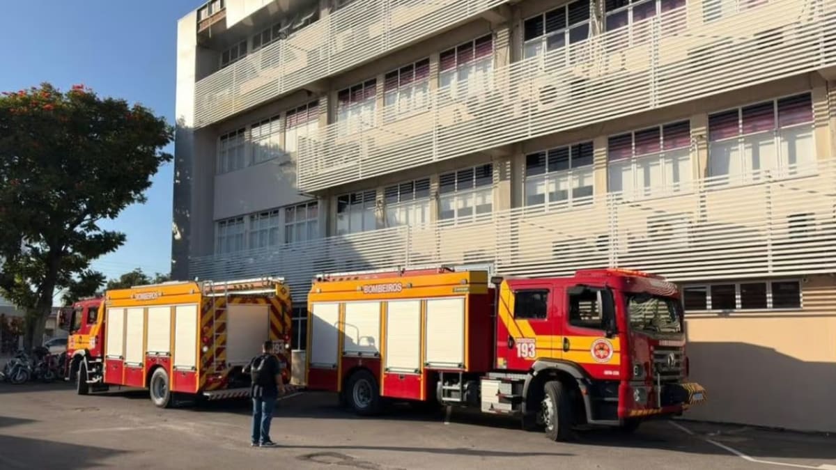 Princípio de incêndio no gabinete do vice-prefeito de Itajaí é controlado rapidamente