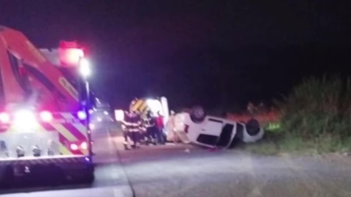 Homem é preso após capotar veículo e agredir socorristas em Jaraguá do Sul