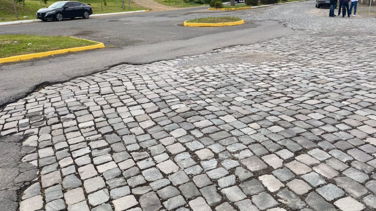 Obras de pavimentação iniciam na Avenida das Indústrias, em Farroupilha, com investimento de R$ 2,8 milhões - - Leia. Ouça. Veja