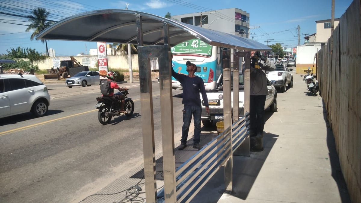 Guarapari instala 10 novos abrigos de ônibus em pontos estratégicos da cidade
