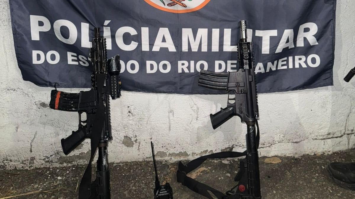 Polícia Militar apreende sete fuzis e prende oito pessoas em operações no Rio de Janeiro e Baixada Fluminense