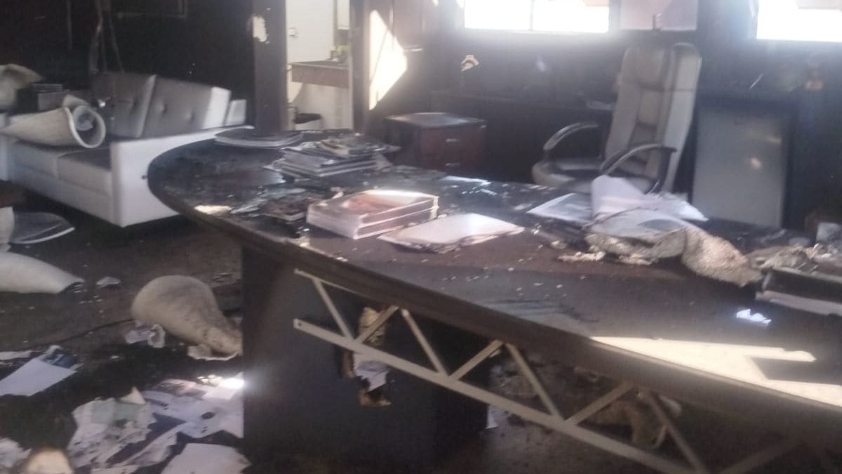 Incêndio atinge gabinete do prefeito de Itajaí e é controlado pelos bombeiros