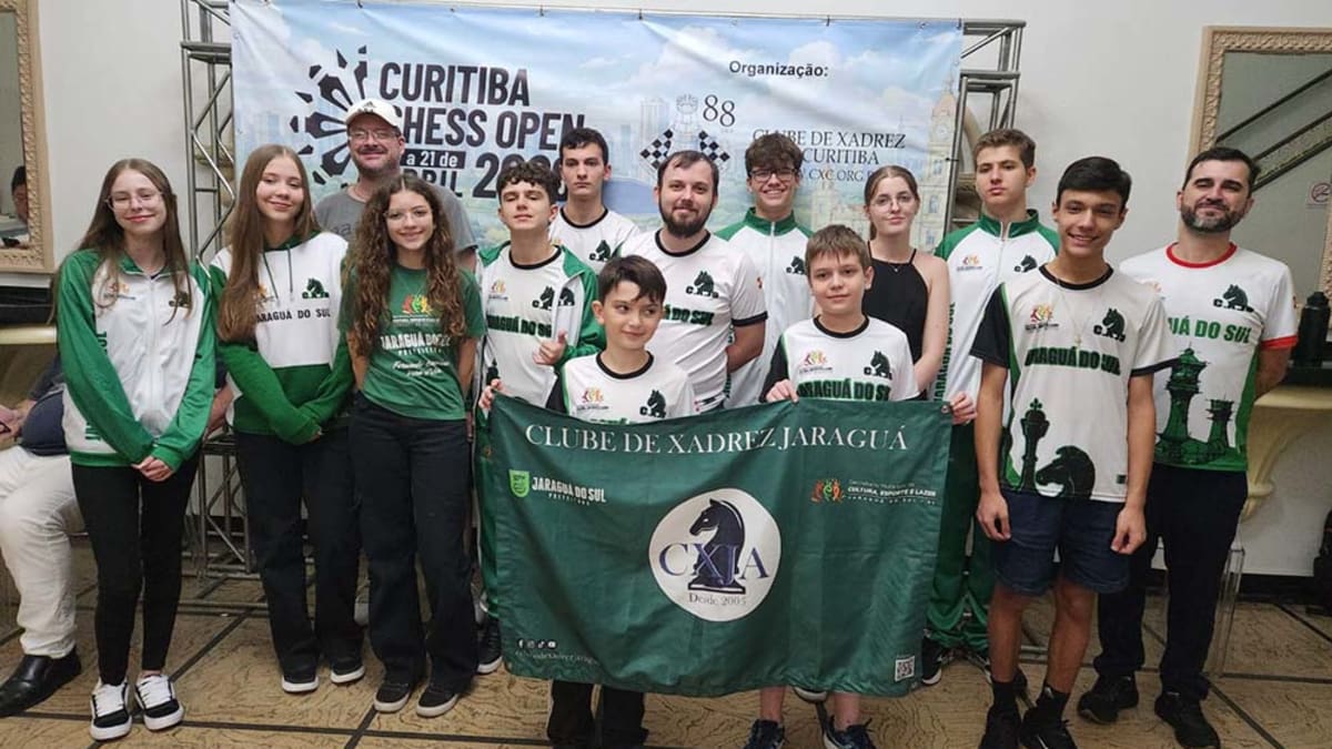 Equipe jaraguaense conquista 12 medalhas no Curitiba Chess Open 2026