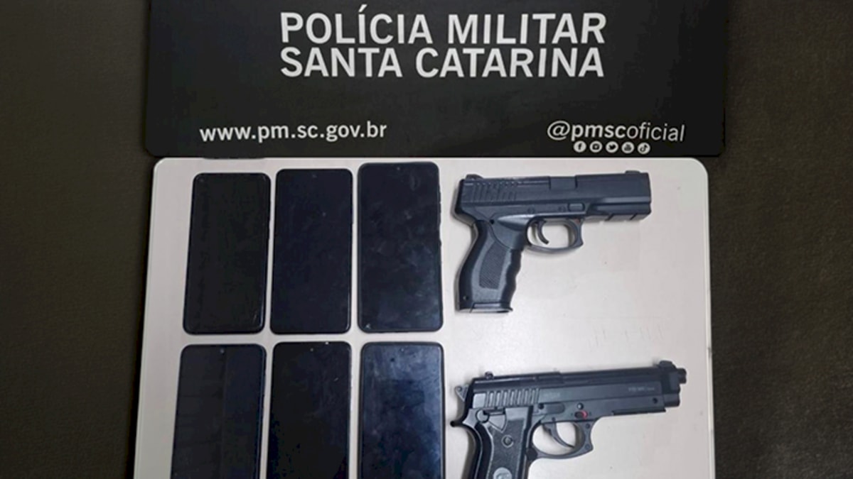 Três homens são detidos com materiais relacionados a crimes de roubo em São José