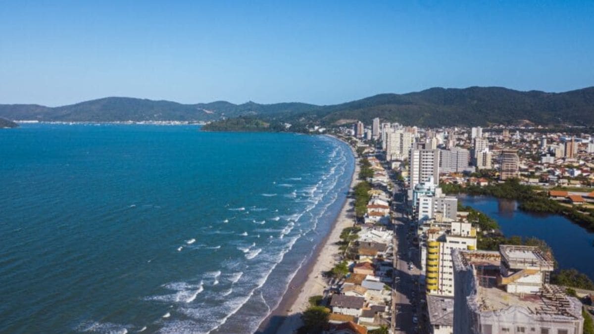 Rompimento de adutora afeta abastecimento de água em três bairros de Porto Belo