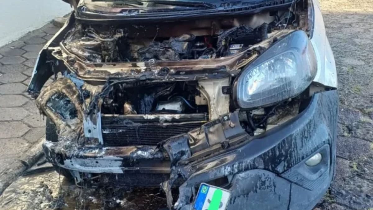 Bombeiros controlam incêndio em veículo em Taió