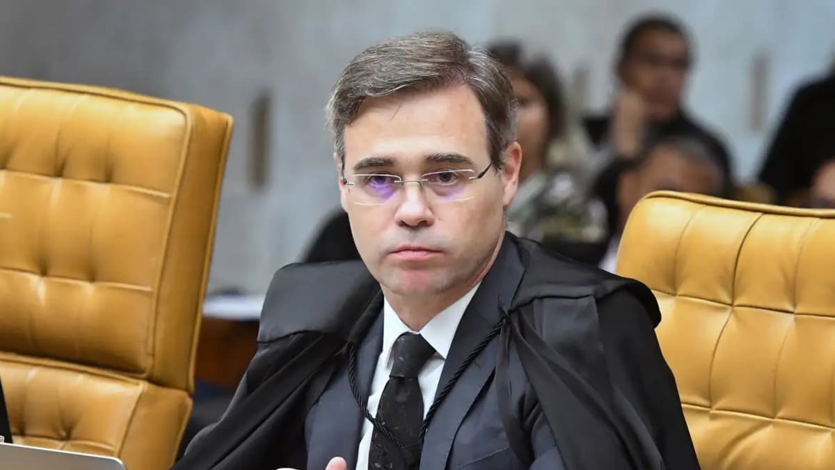 Ministro do STF suspende julgamento de processo contra Eduardo Bolsonaro por difamação