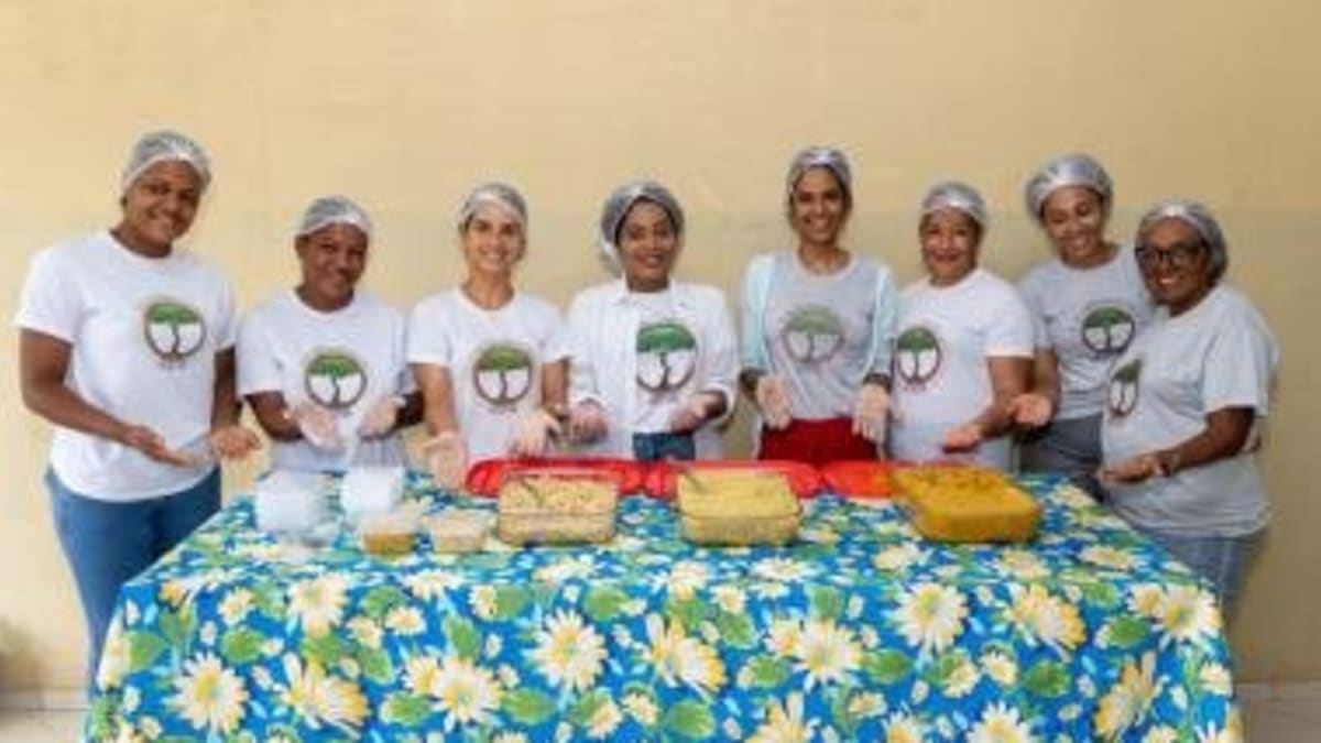 Programa Comida no Prato distribui refeições para milhares na Bahia