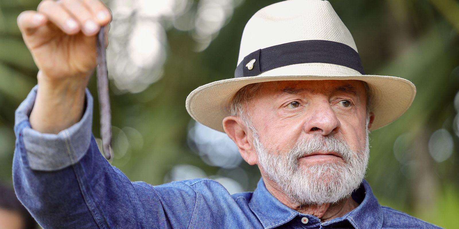 Lula passa por procedimento no couro cabeludo e recebe infiltração no punho