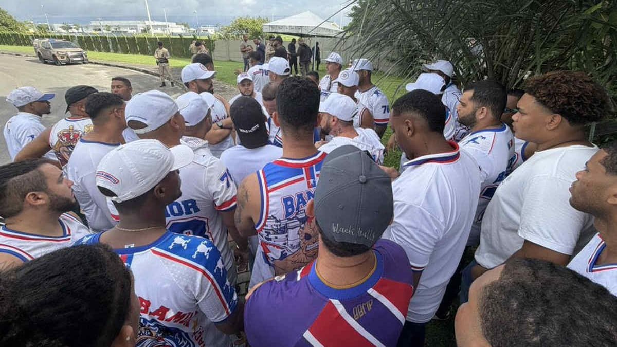 Torcida organizada Bamor protesta e cobra reforços do Bahia após derrota para o Remo