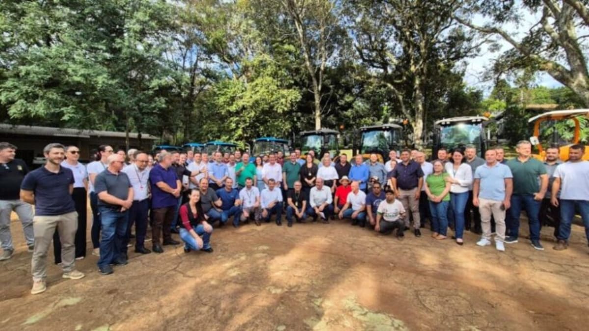 Santa Catarina recebe 43 equipamentos agrícolas para 29 municípios