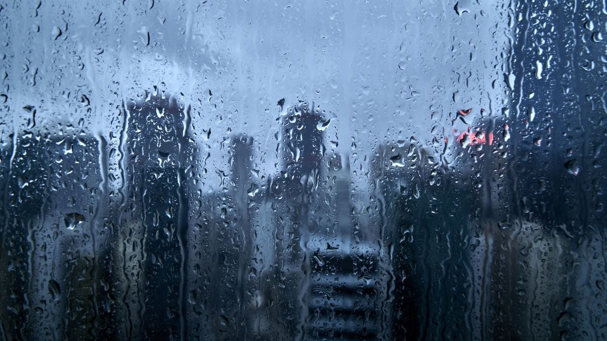 Frente fria provoca chuva e risco de temporais em Santa Catarina neste sábado
