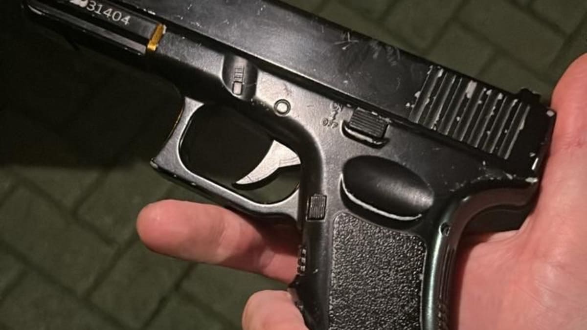 Dois suspeitos fogem da PM e um é detido dentro da UFSC após descartar simulacro de arma