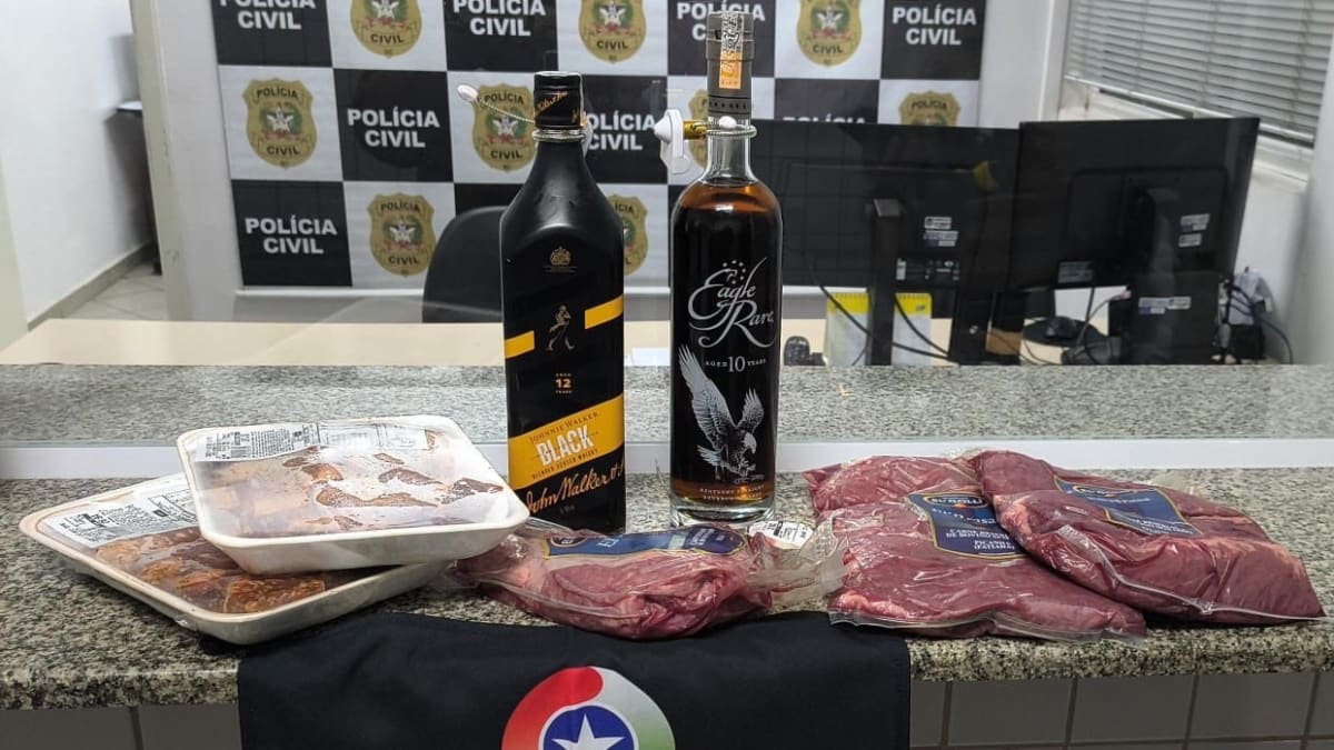 Adolescente é apreendido por furtar whisky e carnes no supermercado onde trabalhava em Herval d’Oeste
