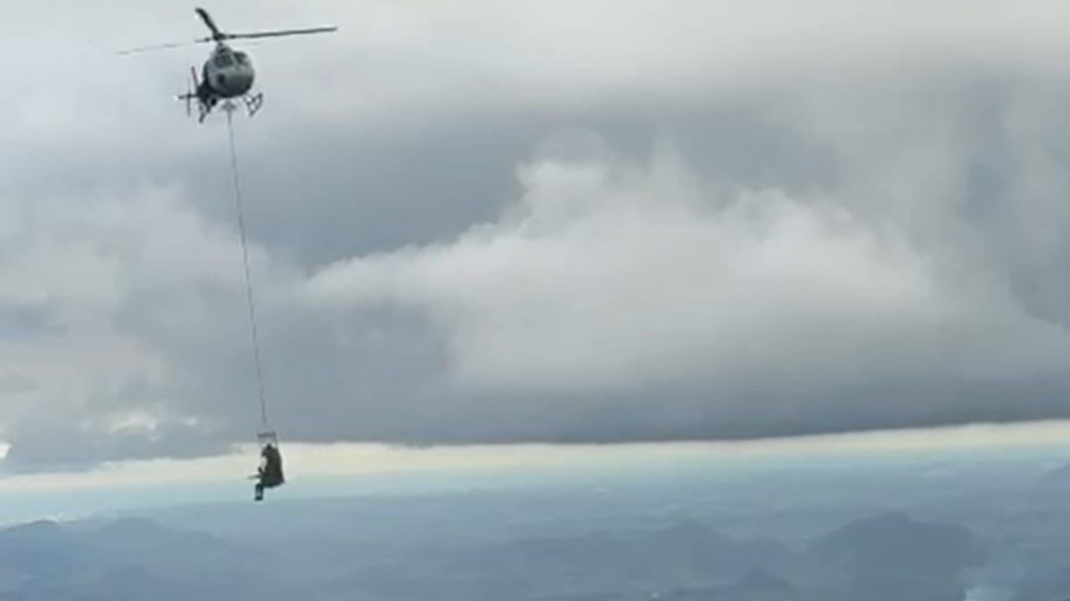 Parapentista é resgatado após queda em área de difícil acesso em Fundão
