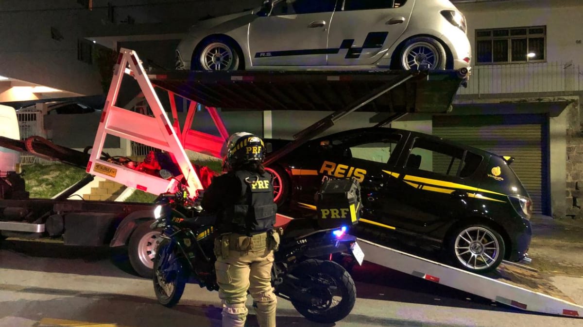 Racha na BR-101 termina com perseguição e dois motoristas presos em SC