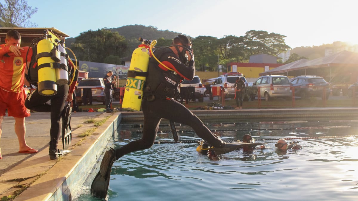 CBMSC obtém certificação internacional para instrutores de mergulho em Itajaí