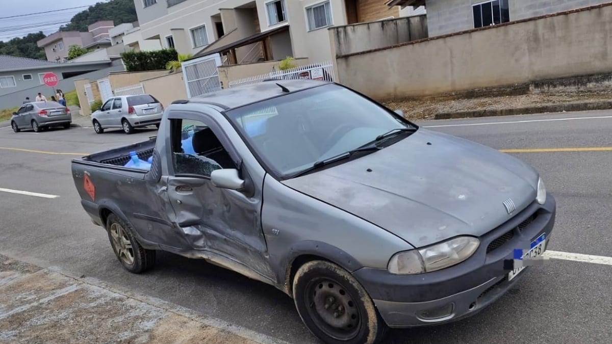 Acidente entre dois carros é registrado em Jaraguá do Sul