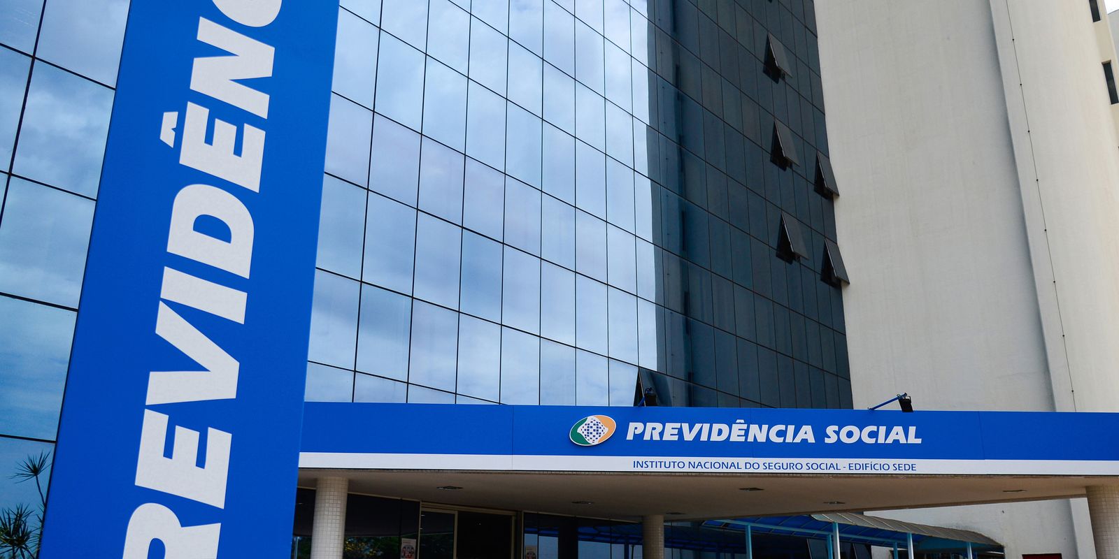 Fila do INSS cai 16 por cento e governo lança programa para acelerar atendimento