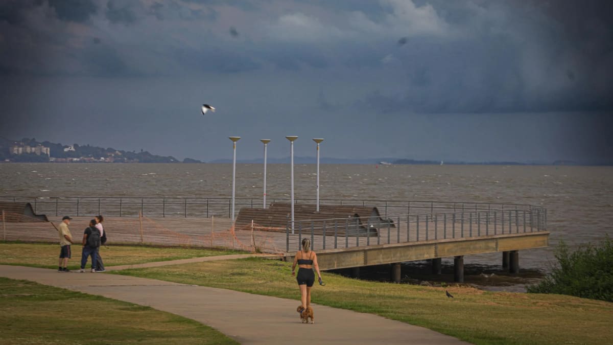 Defesa Civil de Porto Alegre emite alerta laranja para chuva intensa