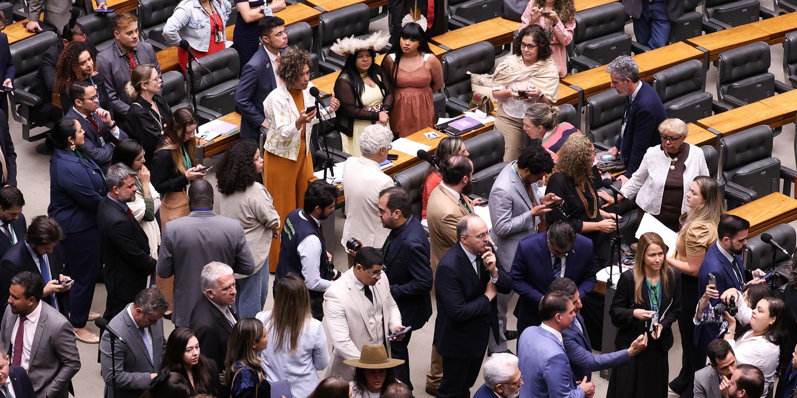 Câmara derruba veto ao projeto que reduz pena por tentativa de golpe