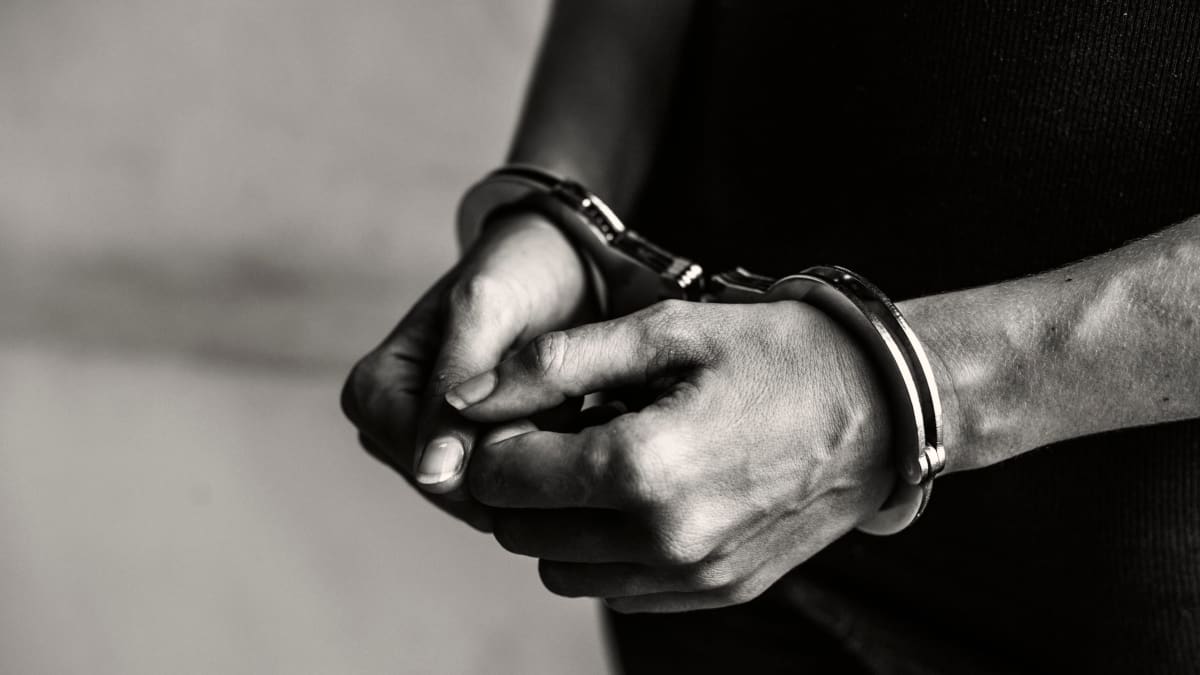 Justiça proíbe presos em viaturas e cita crise no presídio de Caxias do Sul