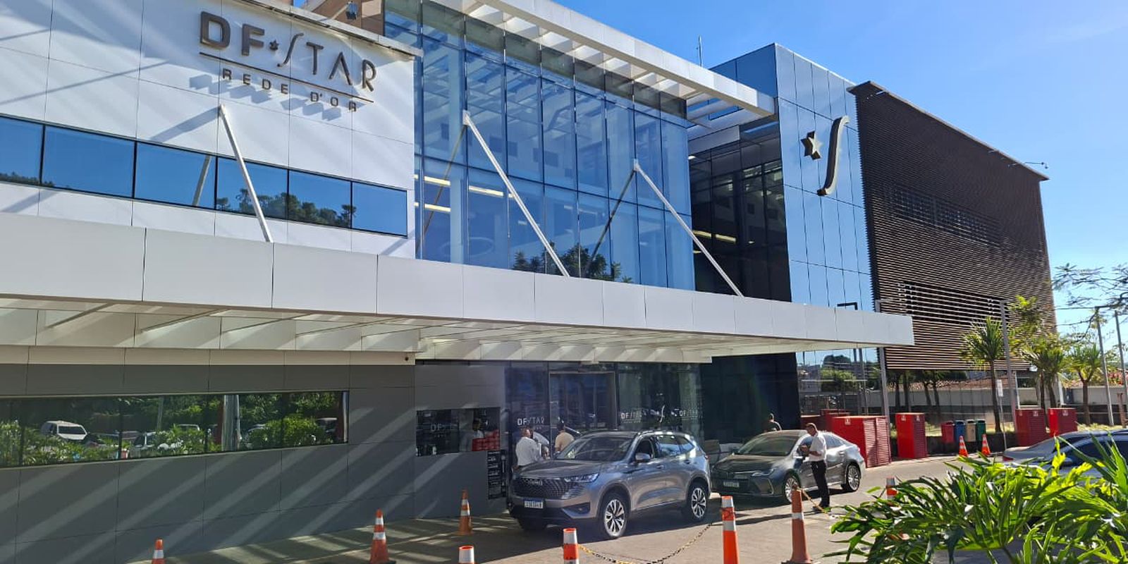 Bolsonaro internado para cirurgia no ombro em Brasília