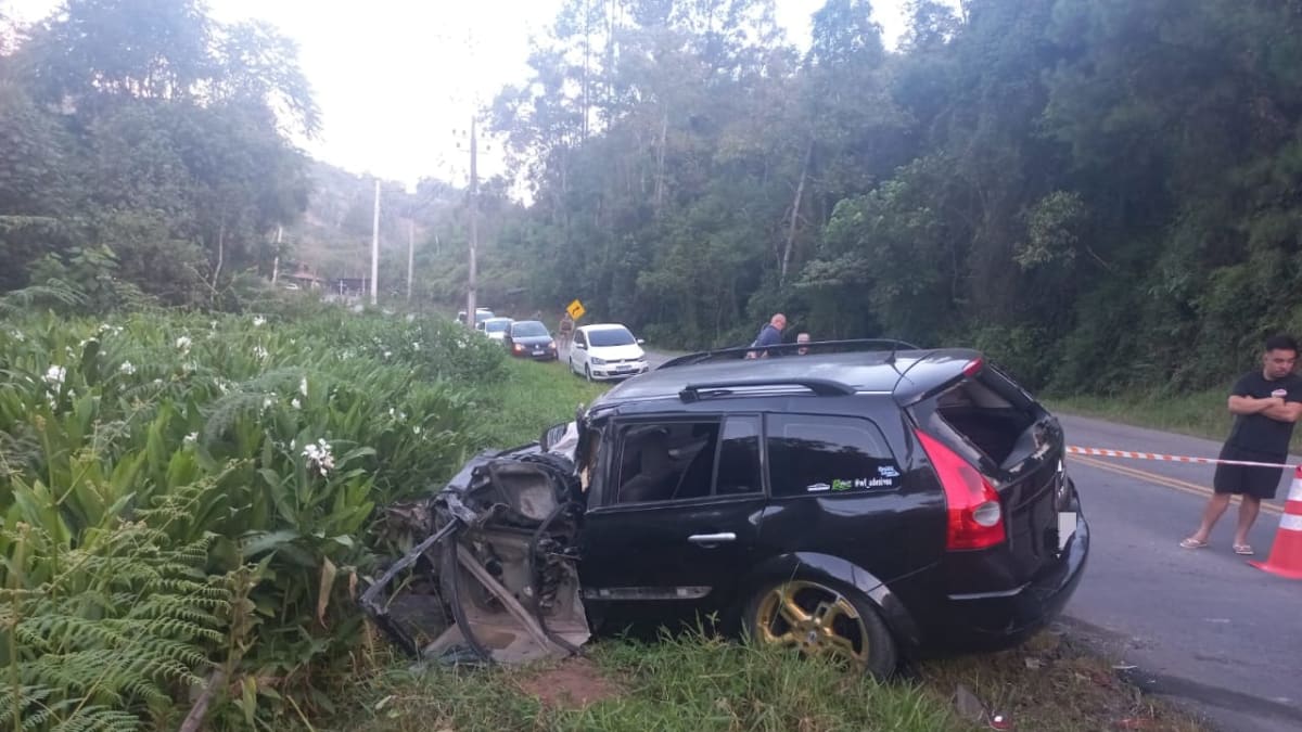 Colisão frontal na SC-340 em Dona Emma deixa um morto e um ferido