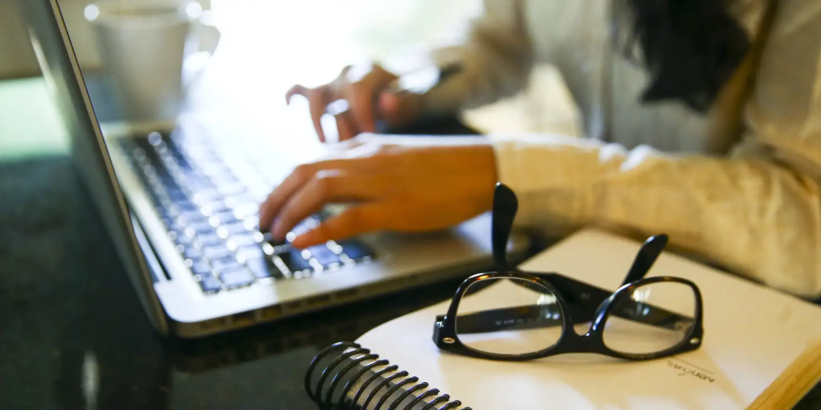 Violência online contra mulheres cresce e afeta saúde mental