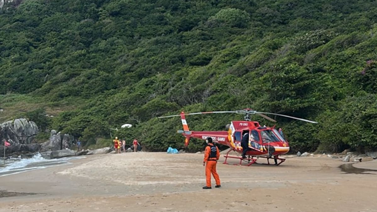 Homem é resgatado após afogamento na praia da Lagoinha do Leste, em Florianópolis