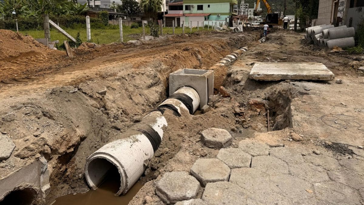 Ruas de Itapema terão interdições entre 4 e 8 de maio para obras da Conasa