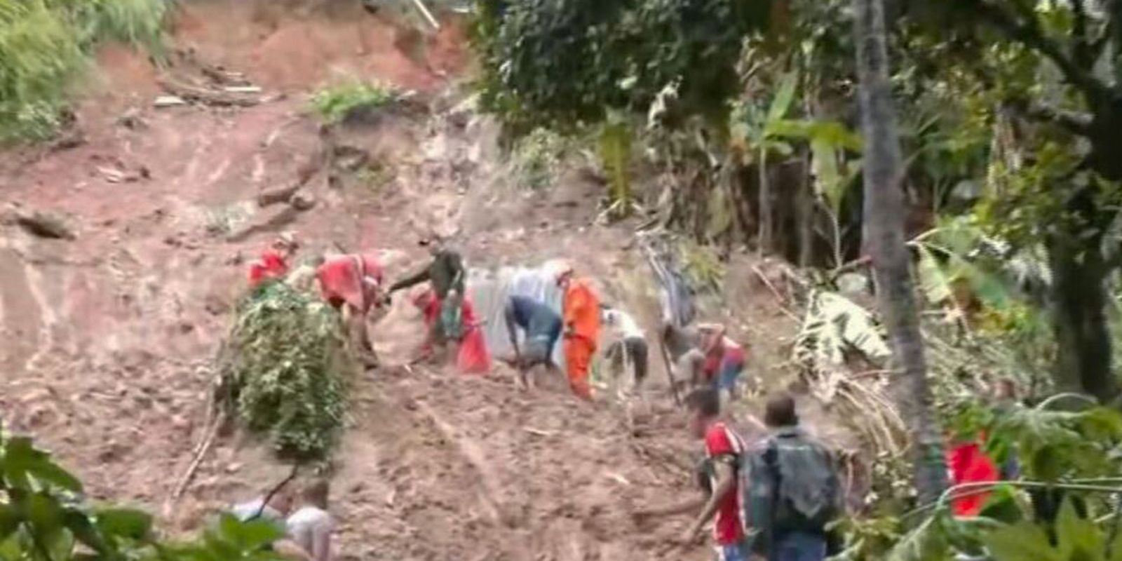 Chuvas fortes causam alertas e alagamentos em Pernambuco