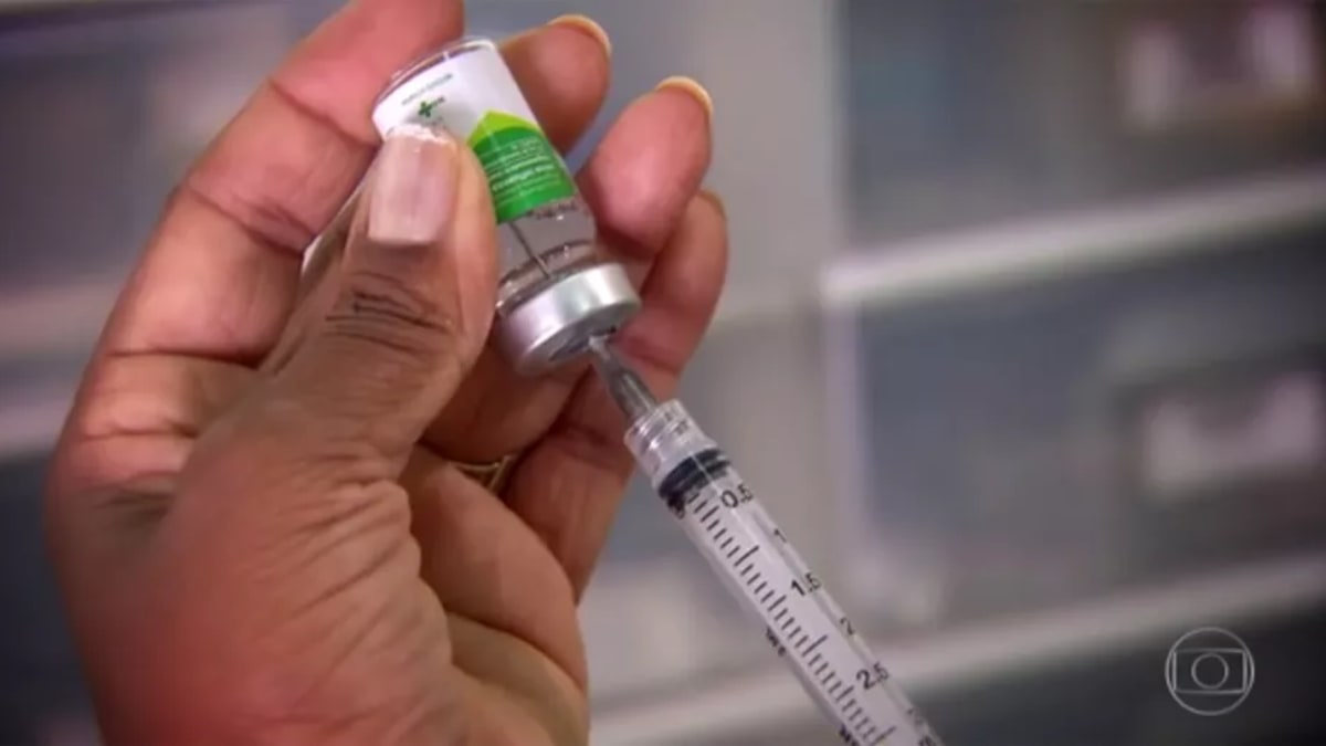Vacinação contra a gripe é retomada no Rio após falta de doses