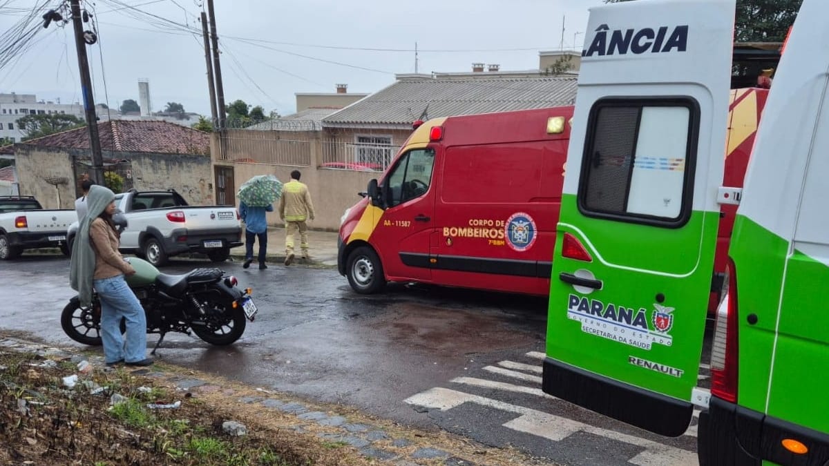Motociclista fica ferida após acidente com caminhonete em Almirante Tamandaré