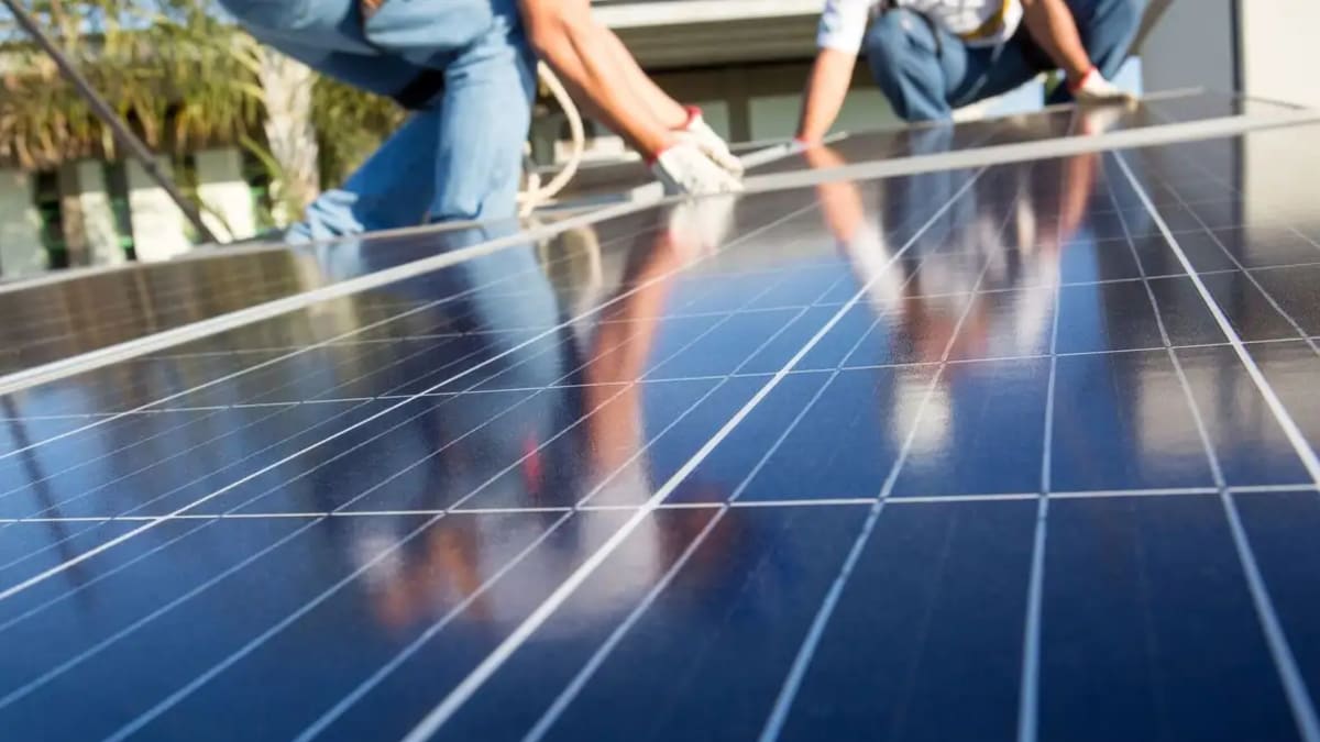 Investimentos em energia solar no Brasil superam R$ 300 bilhões, mas setor enfrenta desaceleração