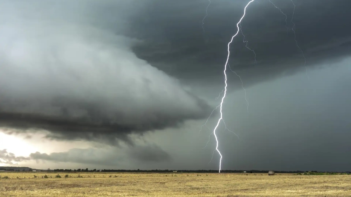Rio Grande do Sul mantém alerta de tempestade com risco de chuva intensa e ventos fortes