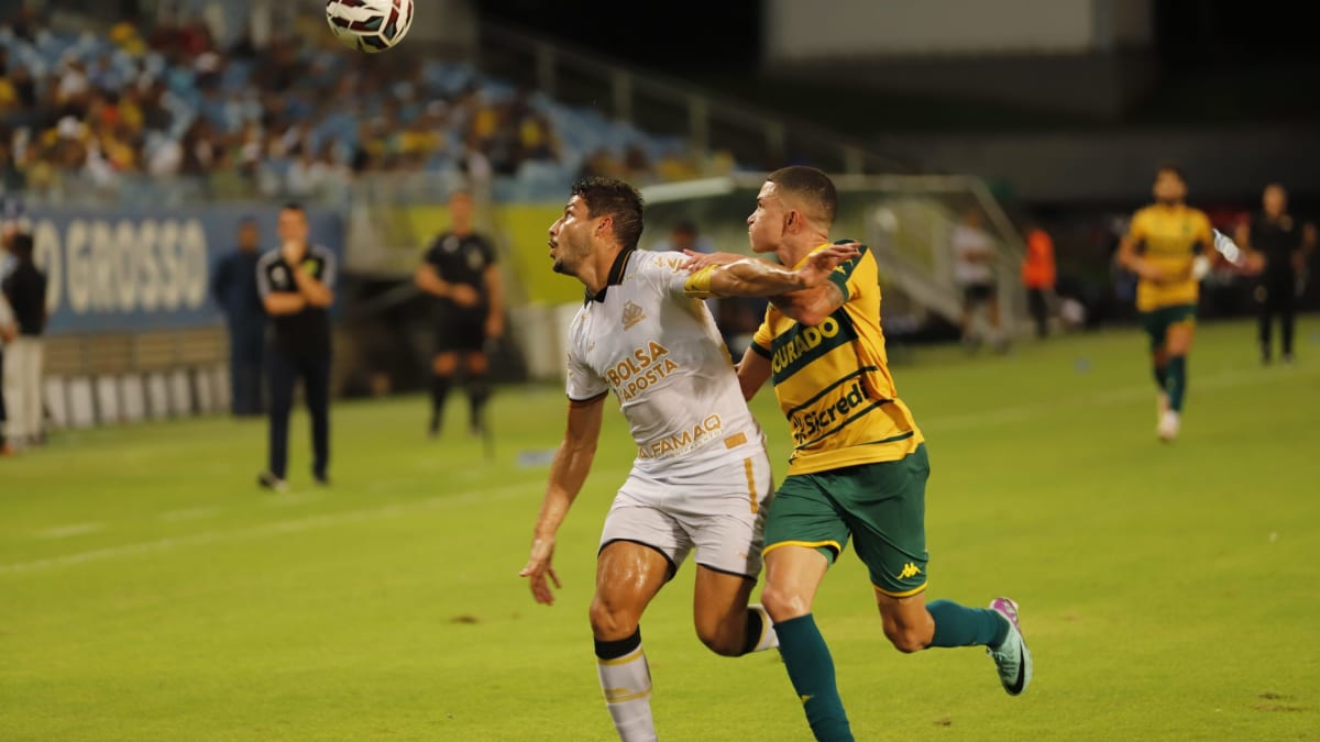 Criciúma arranca empate no fim contra o Cuiabá na Série B