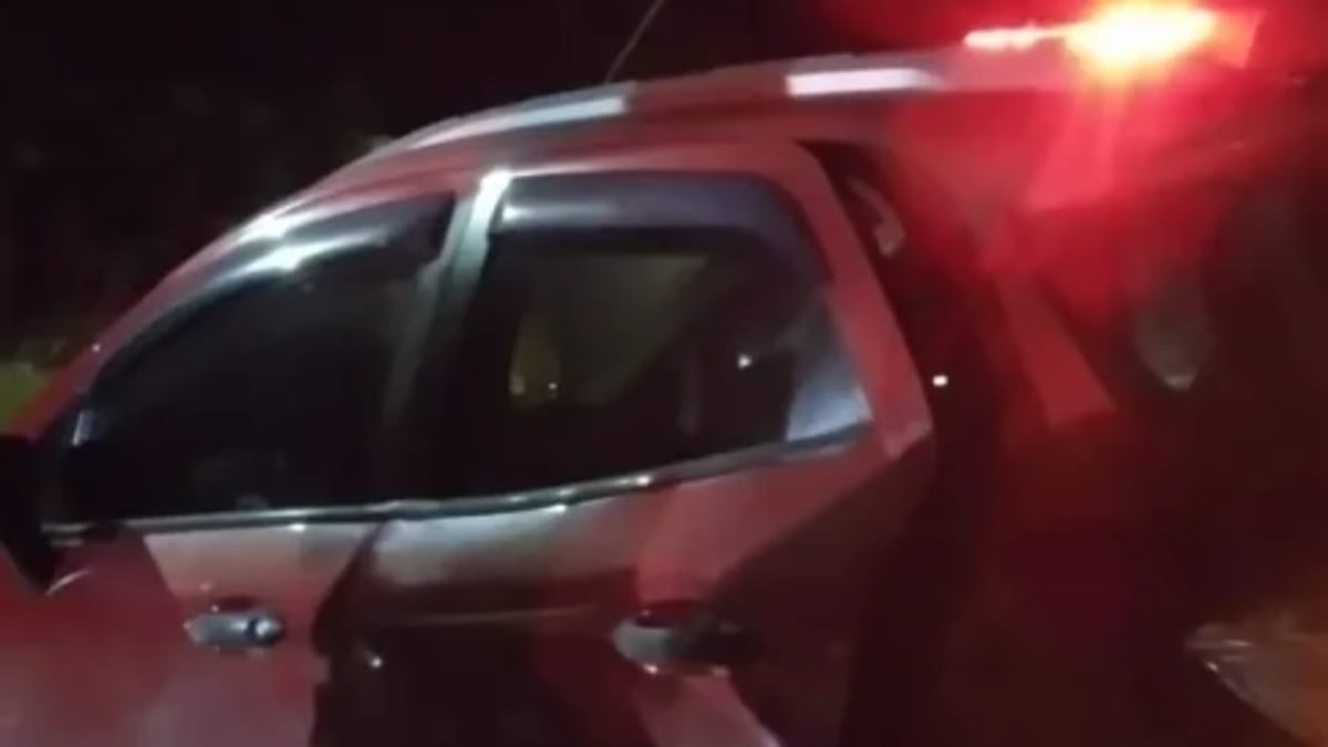 Acidente entre dois carros deixa três feridos em Pouso Redondo