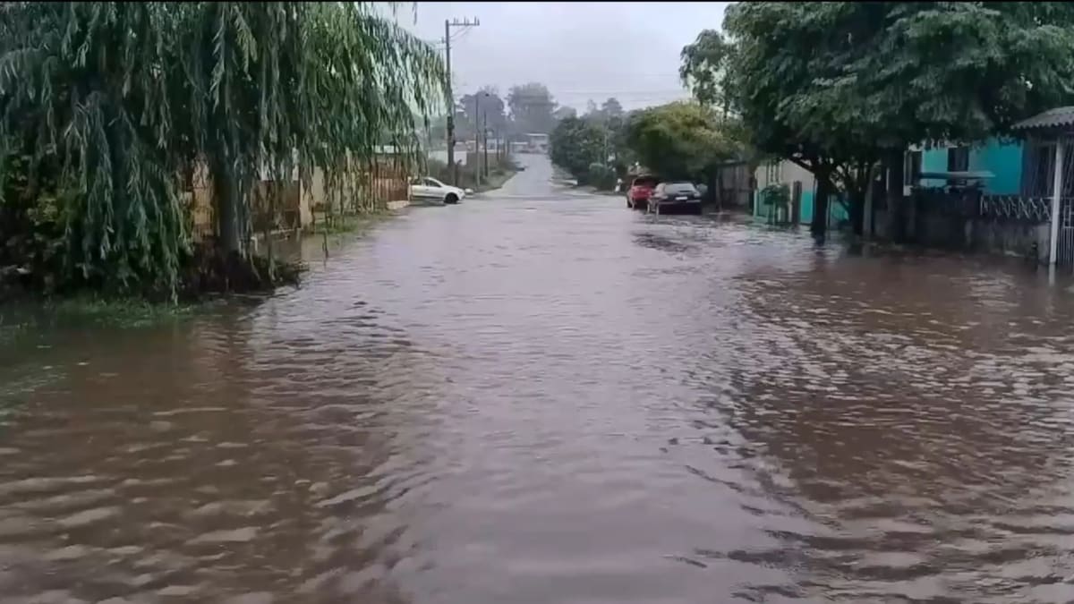 Chuva no RS deixa mais de 500 pessoas fora de casa e Rosário do Sul decreta emergência
