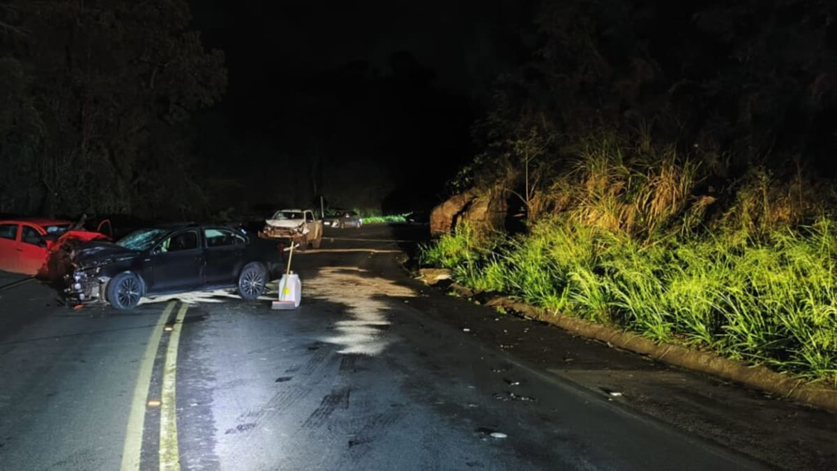 Acidente entre três veículos deixa um morto e dois feridos em Chapecó
