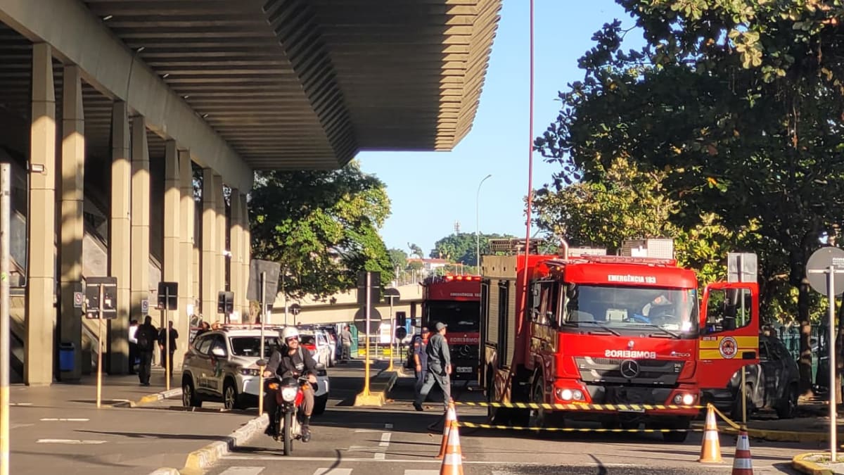 Incêndio atinge rodoviária de Florianópolis na manhã deste domingo