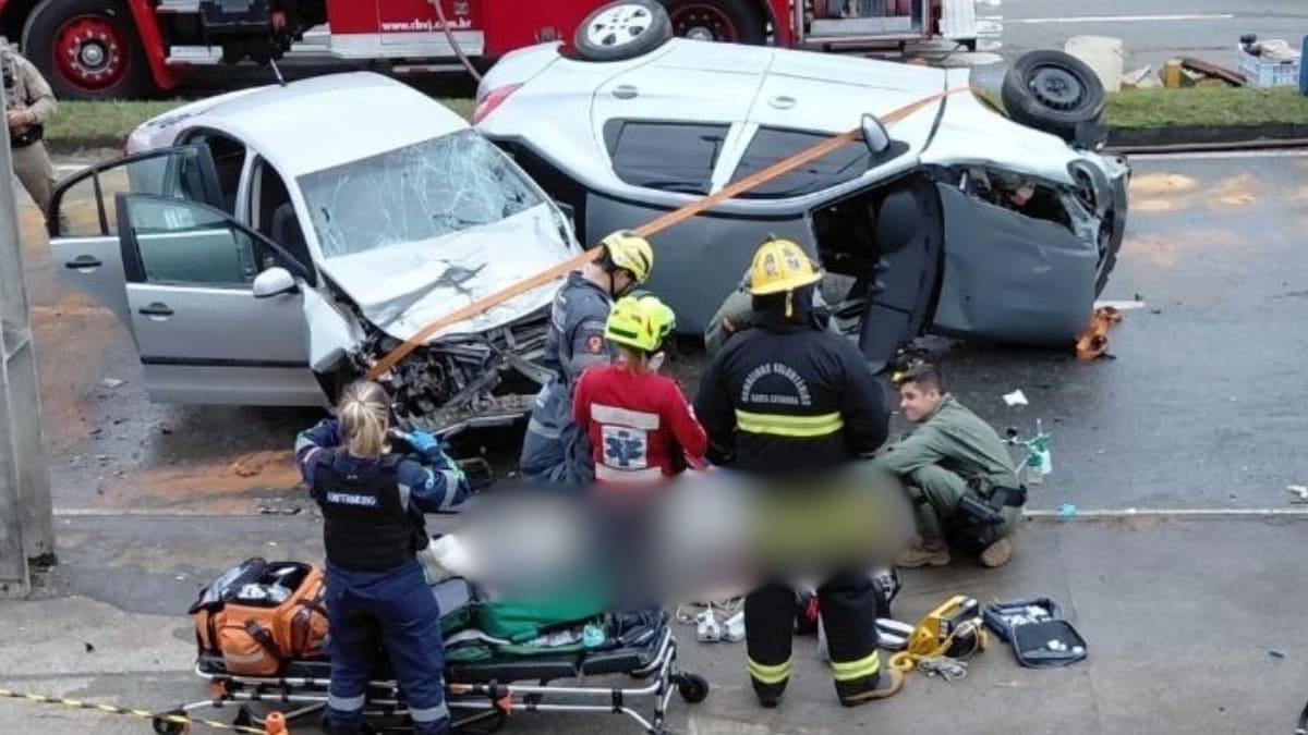 Acidente grave entre dois carros termina com morte no Norte de SC