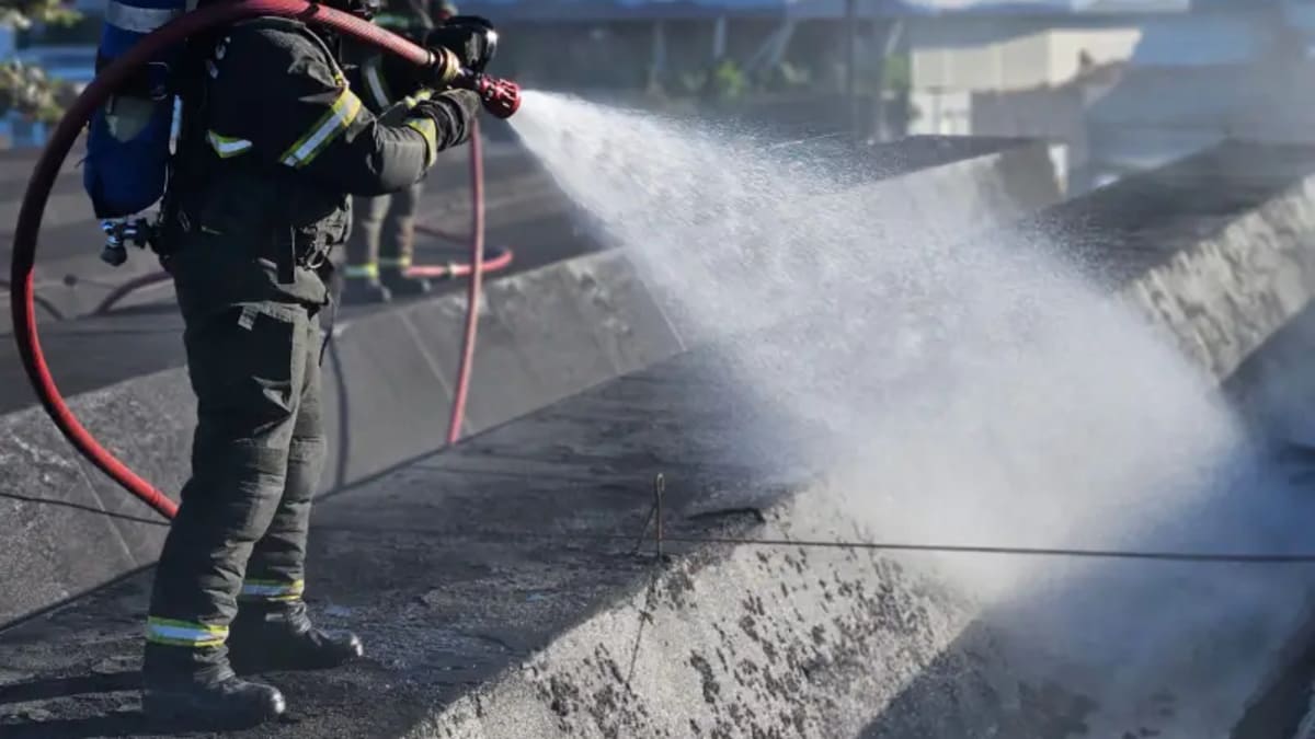 Incêndio atinge telhado da rodoviária de Florianópolis
